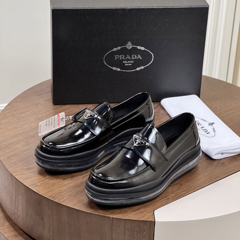 Pra*a leather shoes